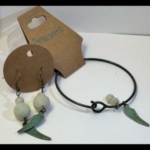 Handmade Amazonite bracelet and earrings with boho feathers